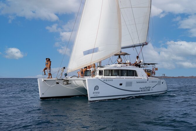 Lobos Island Half-Day Sailing Tour with Lunch - Lunch, fruit, and drinks on board