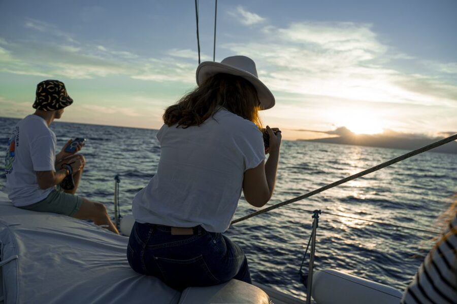 Los Gigantes: Sailing Excursion with Swimming, Drink & Tapas - Sailing beneath the red cliffs of Los Gigantes