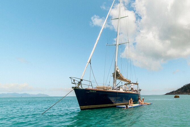 Magnetic Island: Lunchtime Sailing Cruise - One hour along Magnetic Island’s coast