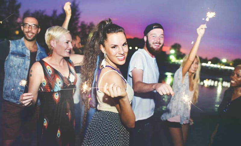 Malaga: Sailing Catamaran Sunset Cruise with Live DJ & Drink - Key points to know before booking