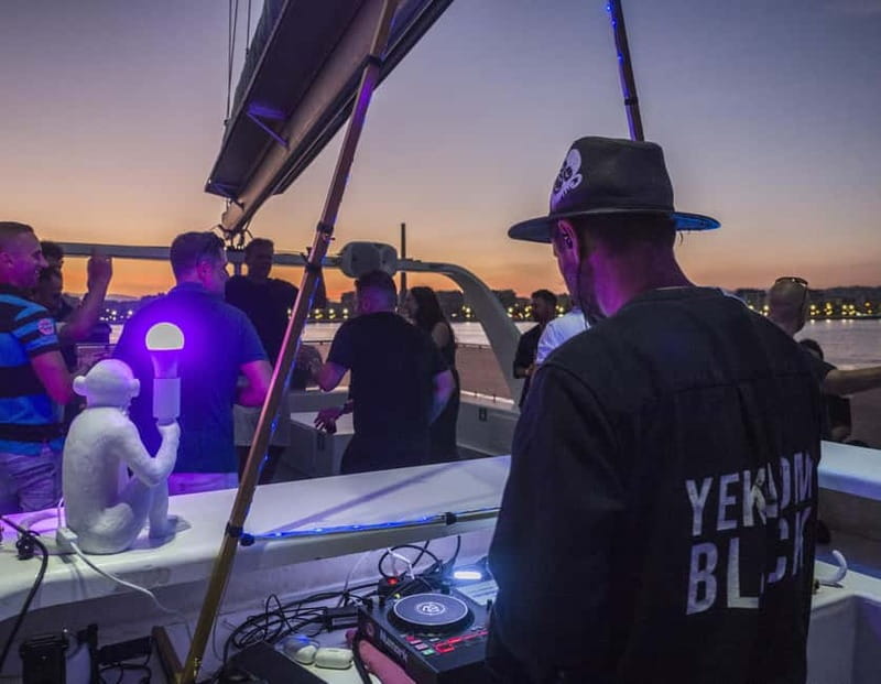 Malaga: Sailing Catamaran Sunset Cruise with Live DJ & Drink - Boarding at Málaga Port
