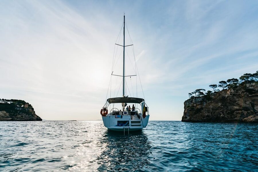 Mallorca: Midday or Sunset Sailing with Snacks and Open Bar - Sailing back through the changing light