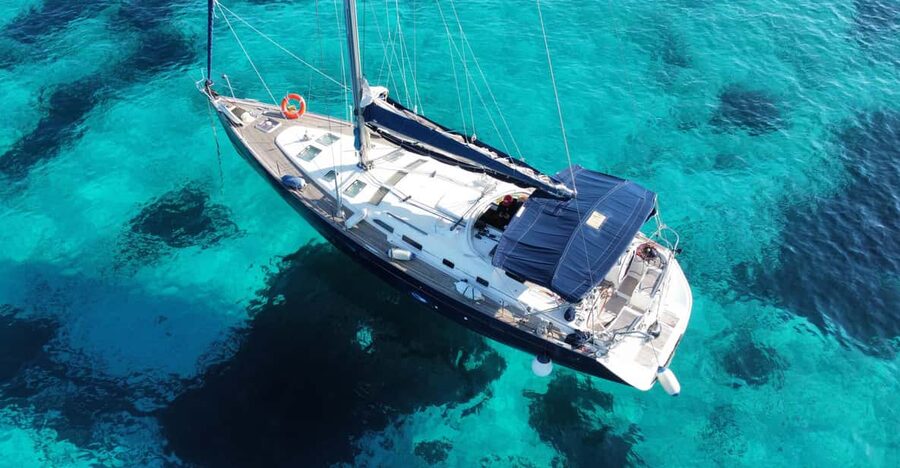 Malta Gozo Comino: Full Day Sailing Charter - Swimming in Clear Water Around Comino and Gozo
