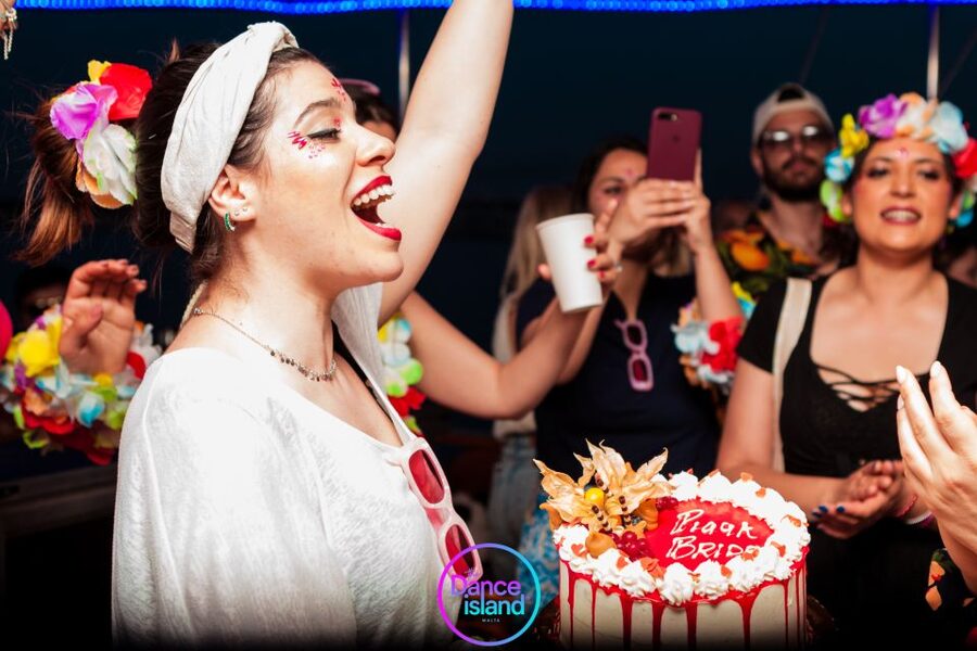 Malta: Sailboat Party with an Open Bar, Snack, and Swimming - The DJ, dance floor, and music style