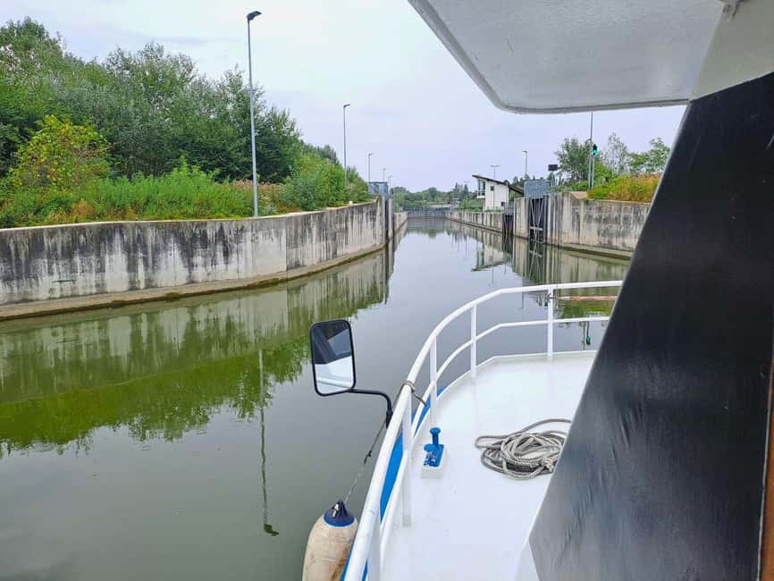 Mantua: Guided sailing from the Park to the Port with the water elevator - Who will enjoy this Mantua boat circuit?