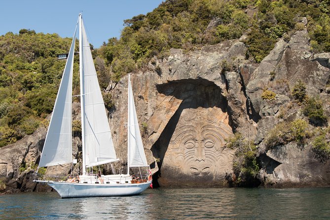 Maori Rock Carvings Eco Sailing Taupo - Setting off from Redoubt Street