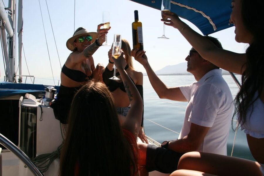Marbella: Puerto Banús Private Sailing Cruise with Drinks - Drinks, snacks, and the onboard mood