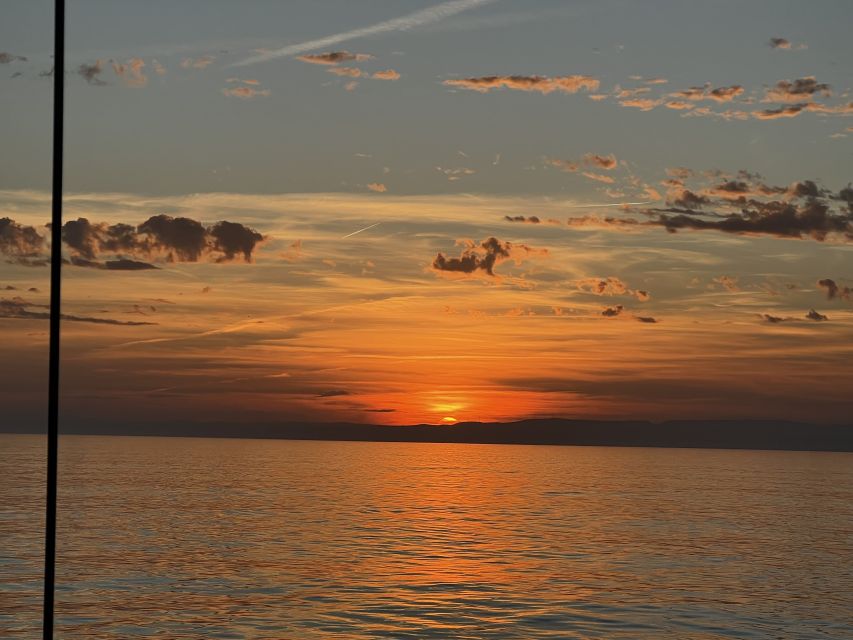 Marbella: Sunset Sailing Trip with Drinks and Snacks - Private cruise or shared sailing?