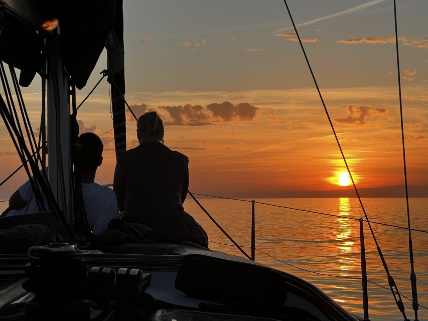 Marbella: Sunset Sailing Trip with Drinks and Snacks - What the two-hour route feels like