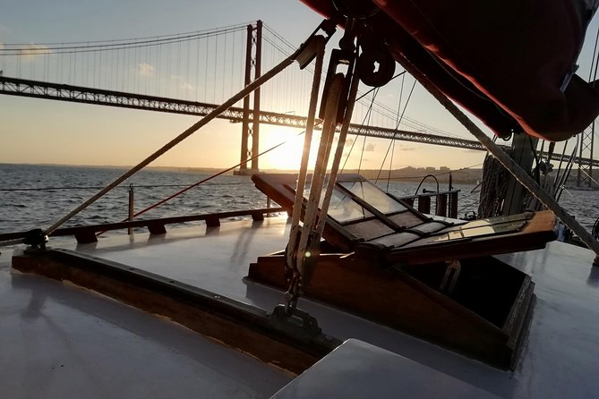 Marriage proposal on a Vintage Sailboat - Key points to know before booking