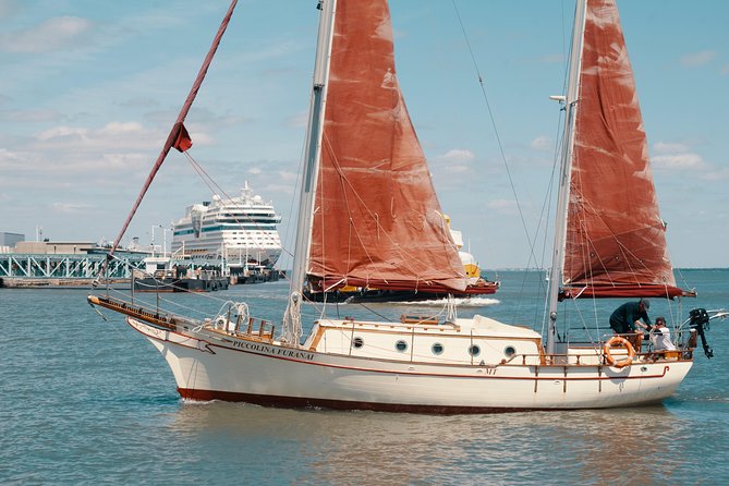 Marriage proposal on a Vintage Sailboat - Why a vintage sailboat suits a Lisbon proposal