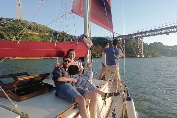Marriage proposal on a Vintage Sailboat - Padrão dos Descobrimentos and Torre de Belém