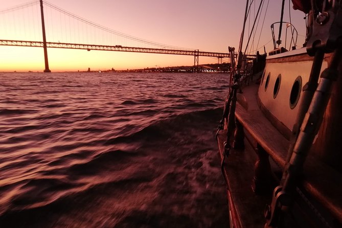 Marriage proposal on a Vintage Sailboat - What the captain adds to the experience