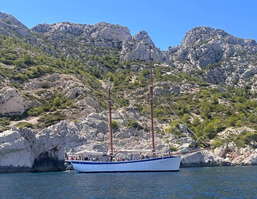 Marseille: Calanques Sailing Cruise with Lunch and Wine - Food, crew, and the onboard atmosphere