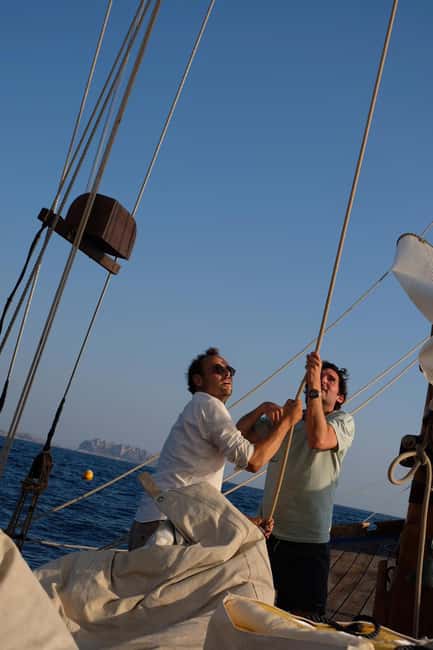 Marseille: Château d'If and Frioul Calanques Sailing Cruise - Leaving Les Barquettes for open water
