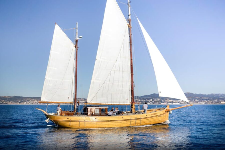 Marseille: Day sailing in the heart of the Calanques with organic lunch and wine - Leaving the harbor past Château d’If