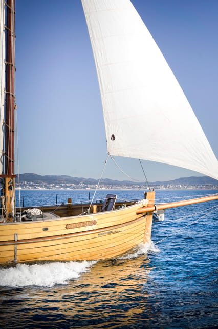 Marseille: Day sailing in the heart of the Calanques with organic lunch and wine - What the crew adds to the day