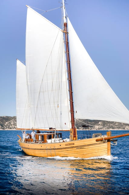 Marseille: Day sailing in the heart of the Calanques with organic lunch and wine - Who will enjoy this most