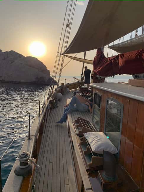 Marseille: Evening sailboat trip to the Calanques du Frioul with buffet and organic wine - The Frioul Archipelago Stop