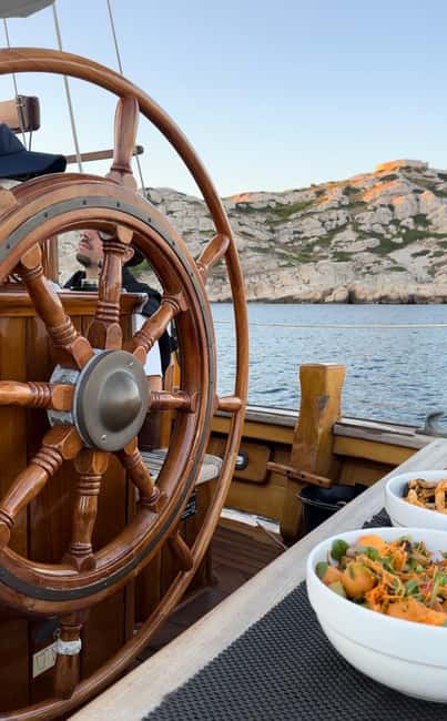 Marseille: Evening sailboat trip to the Calanques du Frioul with buffet and organic wine - Sunset, Swimming, and the Return to Marseille