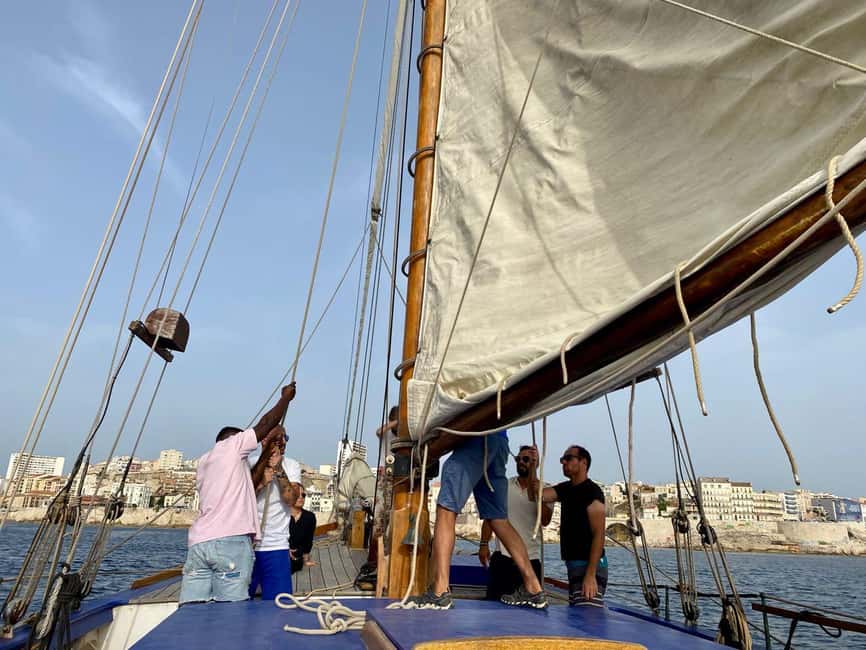 Marseille: Sailing cruise in the calanques, lunch and wine - Old Port views on the return