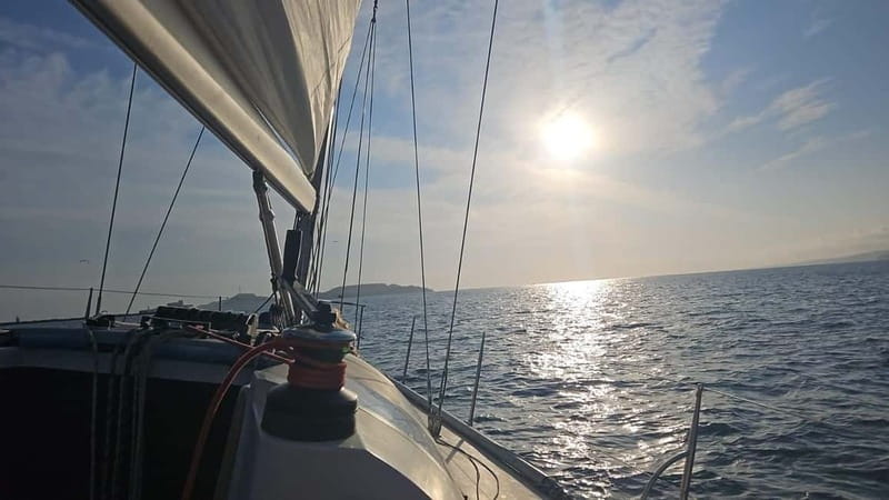 Marseille: Sunset Sailboat Trip - Sailing along Marseille’s southern coast