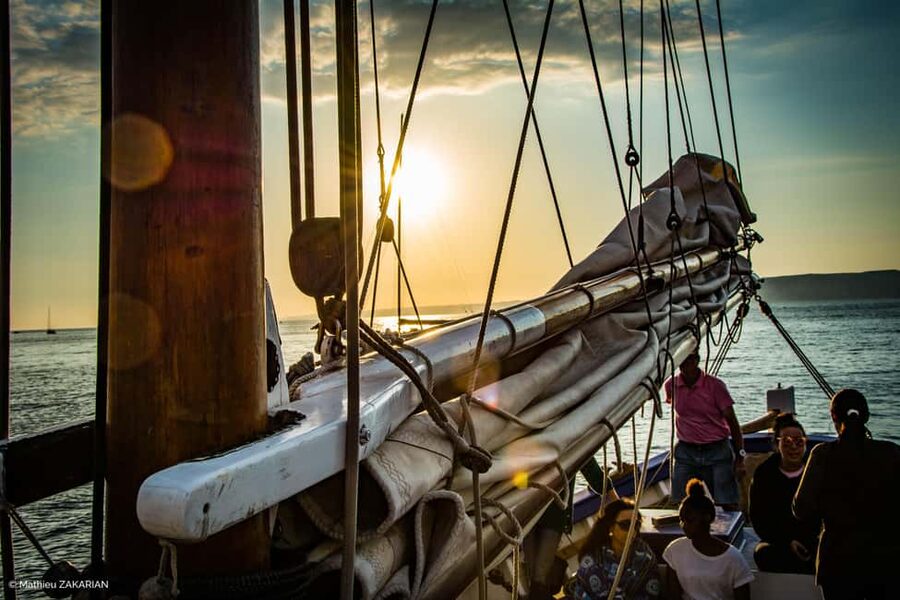 Marseille: Sunset Sailing, Buffet, and Wine - What makes this Marseille sailing special