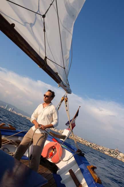 Marseille: Sunset Sailing, Buffet, and Wine - Following the coast past Château d’If
