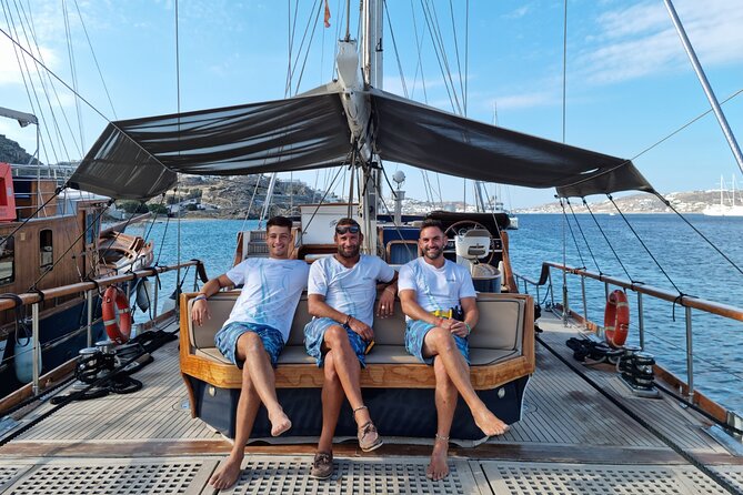 Mykonos Sail Cruise to Rhenia, Guided Tour of Delos, Lunch&Drinks - Starting at the Yacht in Mykonos
