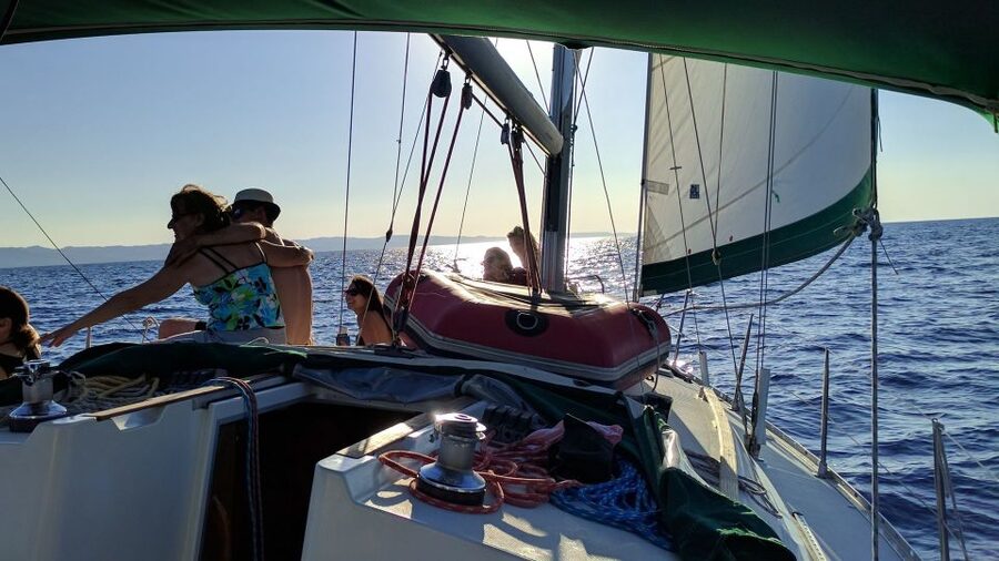 Neos Marmaras: Sunset West Sithonia Islets Sailboat Tour - Sailing versus motoring
