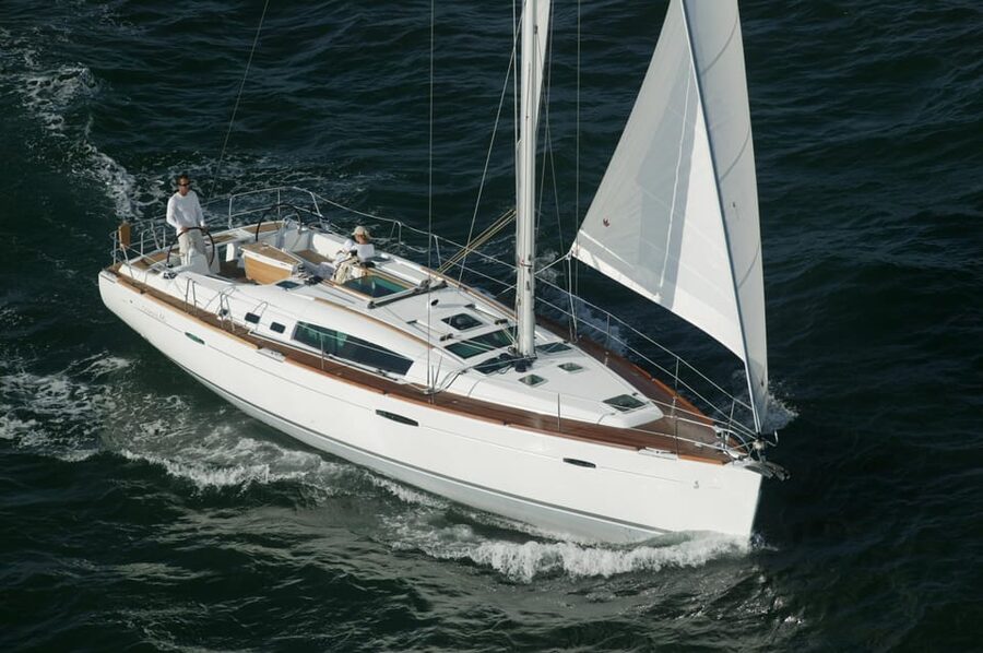 New Forest: Sail with Lunch or Dinner from Lymington - Anchoring off the Isle of Wight for lunch