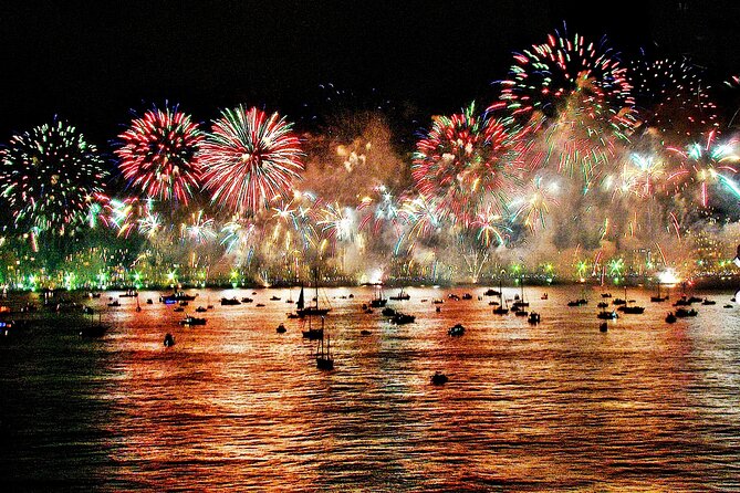 New Year's Eve on a Sailboat with Fireworks display in Lisbon - Meeting at 11 p.m. in Alcântara
