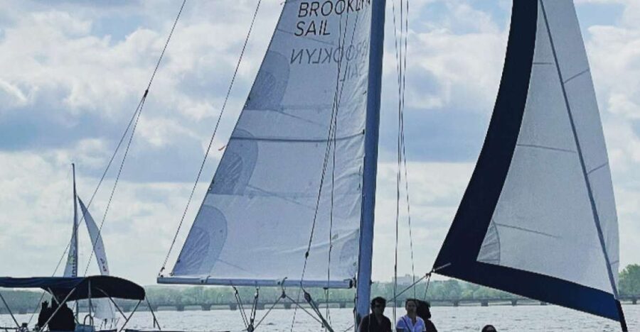 NYC: Brooklyn Sightseeing Sailboat Cruise - The opening views near Pier 5