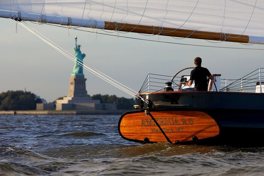 NYC: Statue of Liberty Cruise aboard a Classic Sailboat - South Along the Hudson to Battery Park