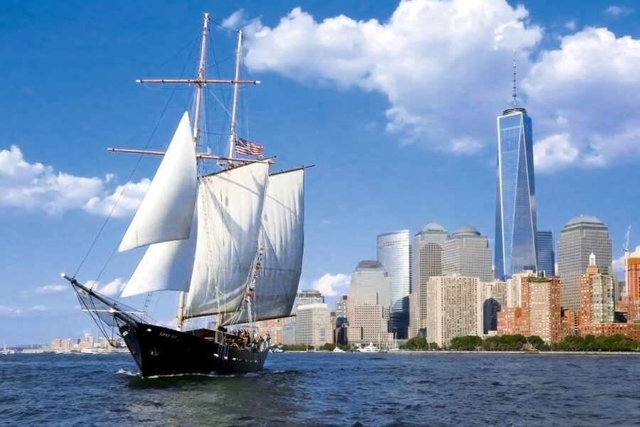 NYC: Statue of Liberty Day Sail with Onboard Bar - Why sailing gives you a better view of New York
