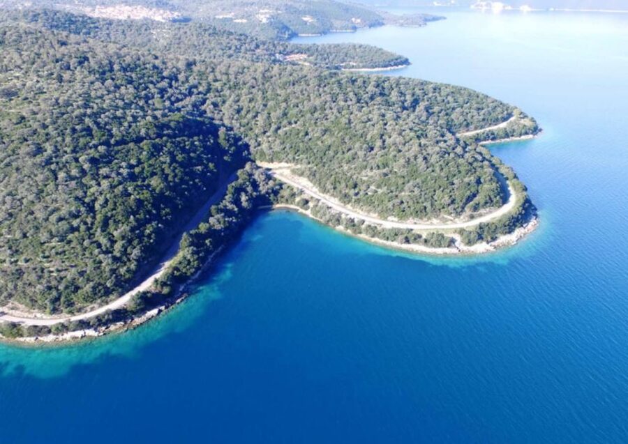 Nydri: Full-Day Sailing Cruise with Swim Stops & Meal - Skorpios brings scenery and water time