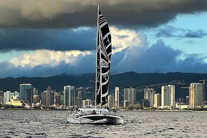Oahu's Waikiki Coast: Moana’s Sunset Cocktail Sail - The crew makes a real difference