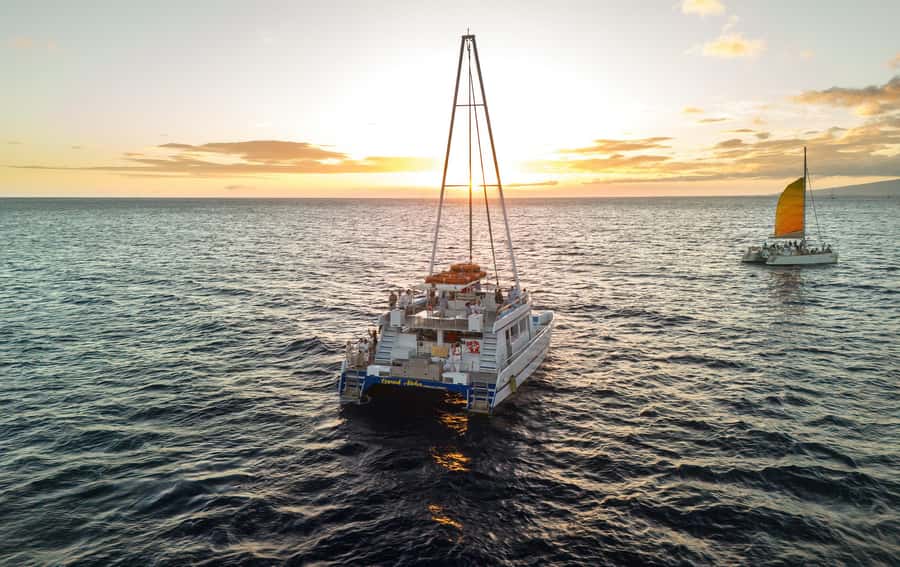 Oahu: Sunset Sail Cruise in Waikiki - Two decks, two very different sunset views
