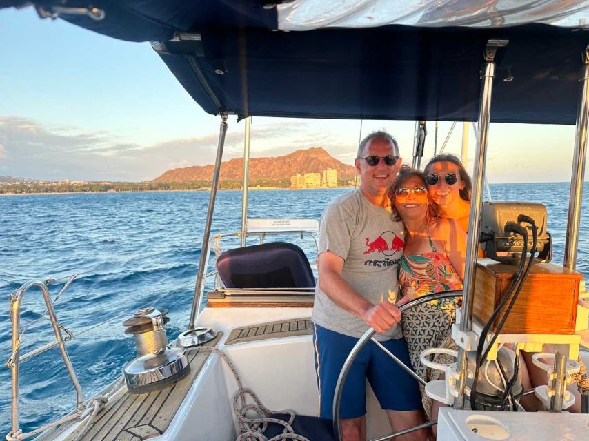 Oahu: Sunset sailing in small intimate groups - What the small group changes