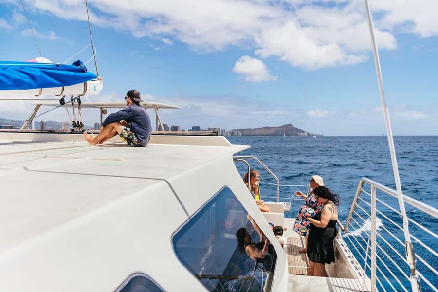 Oahu: Waikiki Turtle Snorkel Sail - Drinks, snacks, and the ride home