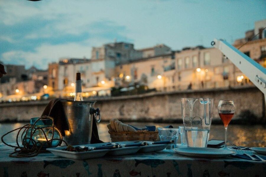 Ortygia: Sailing Tour to Plemmirio with Aperitif - Setting sail aboard the Fiesta II