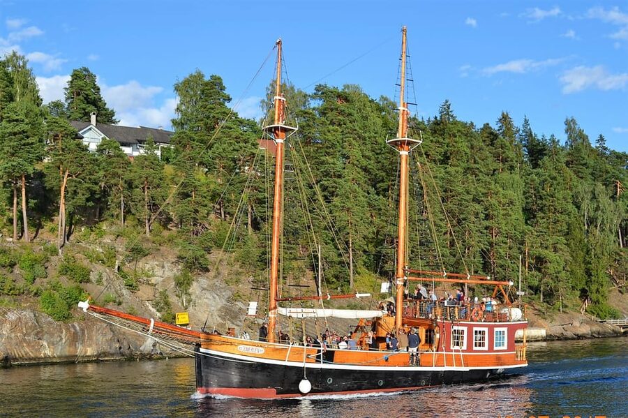 Oslo: Fjord Mini Cruise by Wooden Sailing Ship - Commentary, audio, and the language question
