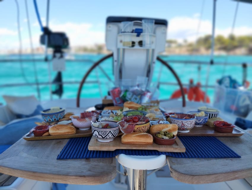 Palma Bay: Sailing Boat Trip W/ Water Toys Snacks & Drinks - What the sailing itself feels like