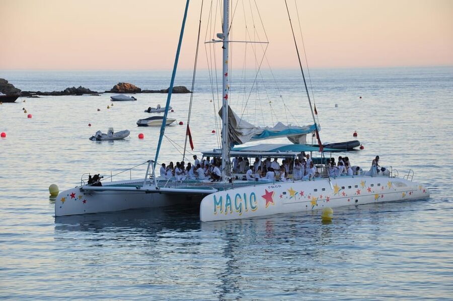 Palma de Mallorca: Sunset Sailing Catamaran Trip with Drink - Finding your best sunset position