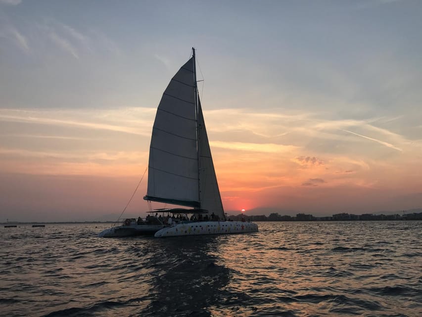 Palma de Mallorca: Sunset Sailing Catamaran Trip with Drink - One drink, simple snacks, and an onboard bar