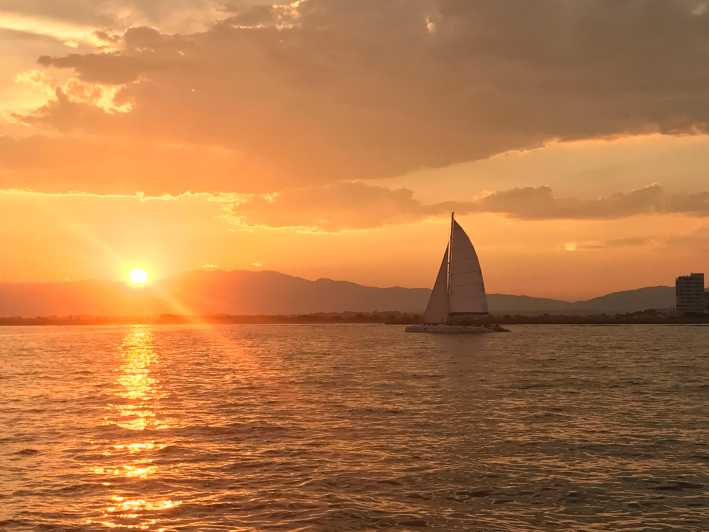 Palma de Mallorca: Sunset Sailing Catamaran Trip with Drink - The first views across the Bay of Palma