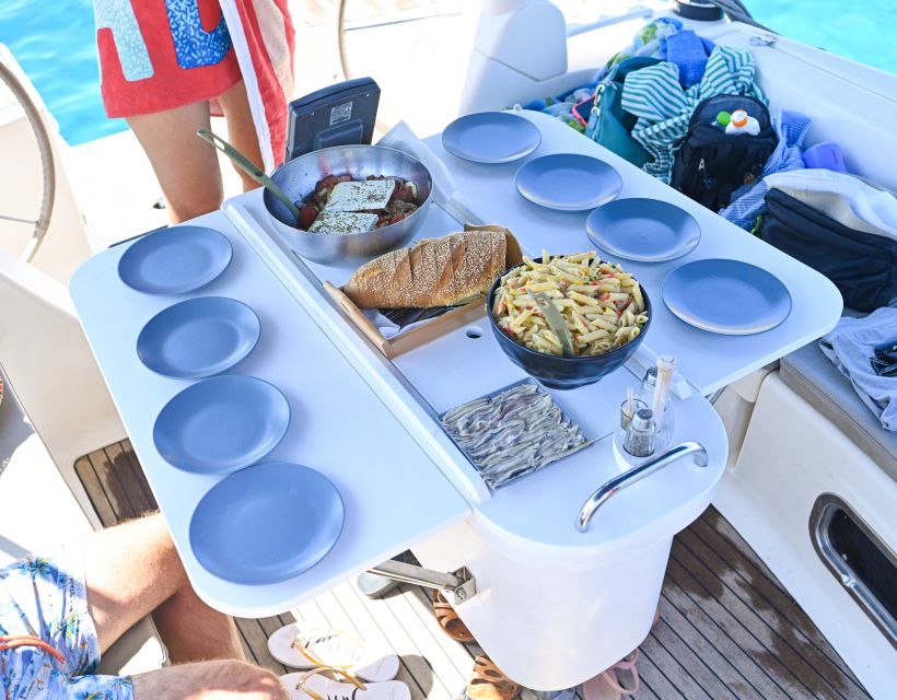 Paros: Iraklia, Schinoussa, & Naxos Sailing Tour with Lunch - Iraklia and Alimia: a quiet cove with a wartime wreck