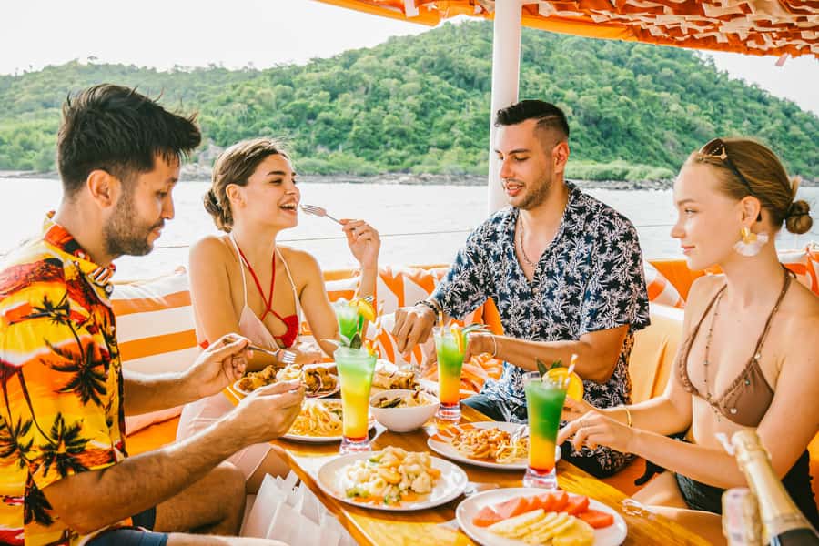 Pattaya: 3 Islands Hopping on Sailing Party Yacht and Buffet - What the 82-foot yacht adds