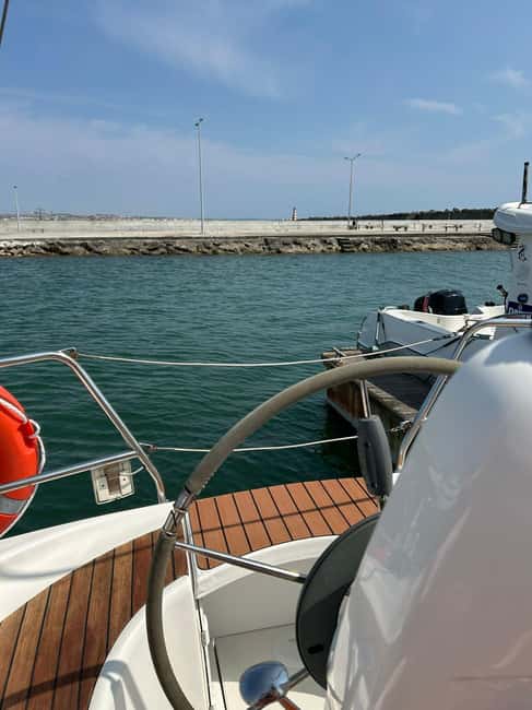 Peniche: Private 3-Hour Sailing Experience Along the Coast - Snacks, Drinks, and the Value of the Price