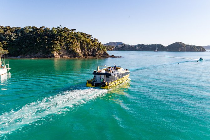 Phantom Sailing Bay of Islands - Rick and Robin make the difference